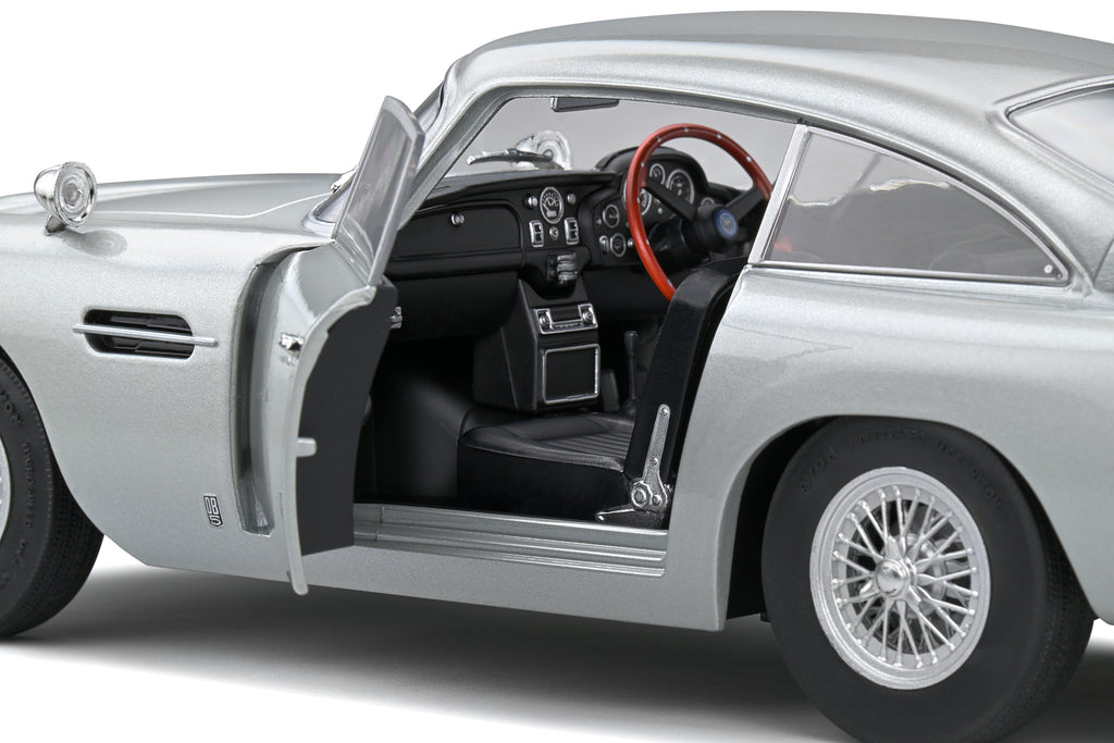 Aston Martin DB5 – silber – Solido 1:18