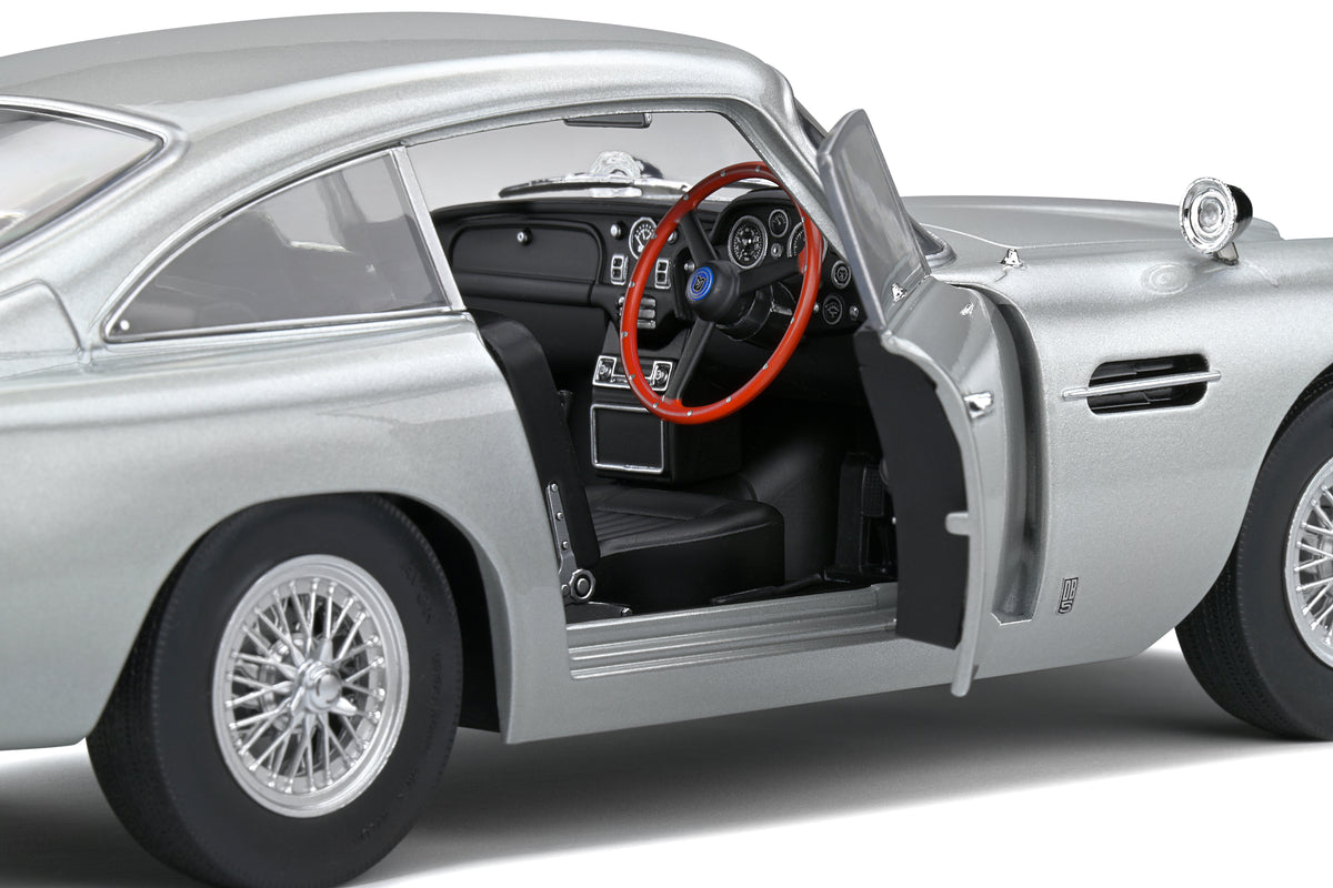 Aston Martin DB5 – silber – Solido 1:18