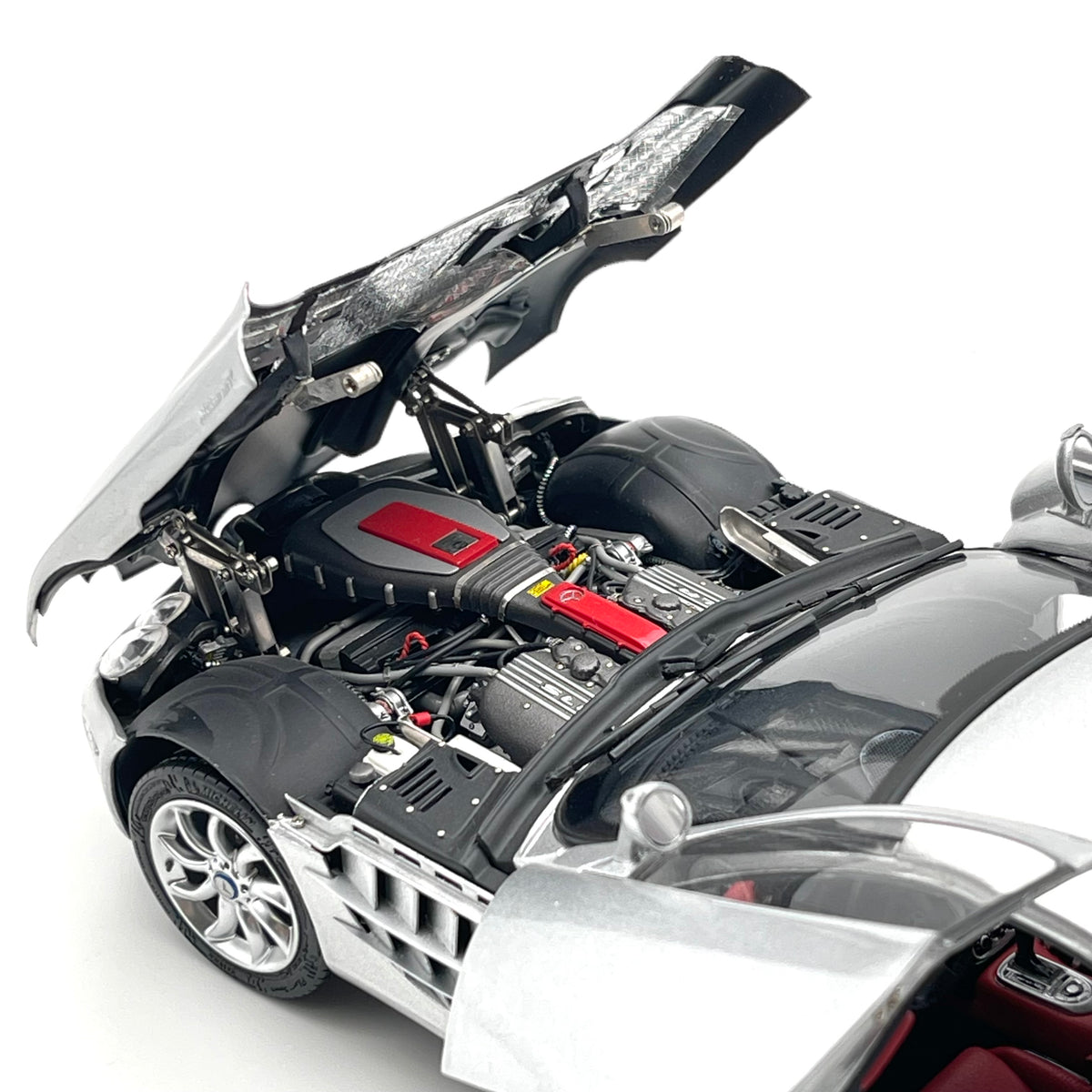 1:18 CMC Mercedes-Benz SLR McLaren, silver metallic M-045E