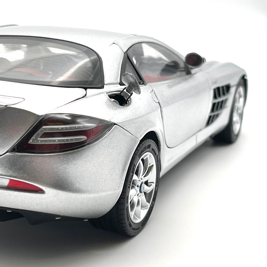 1:18 CMC Mercedes-Benz SLR McLaren, silver metallic M-045E